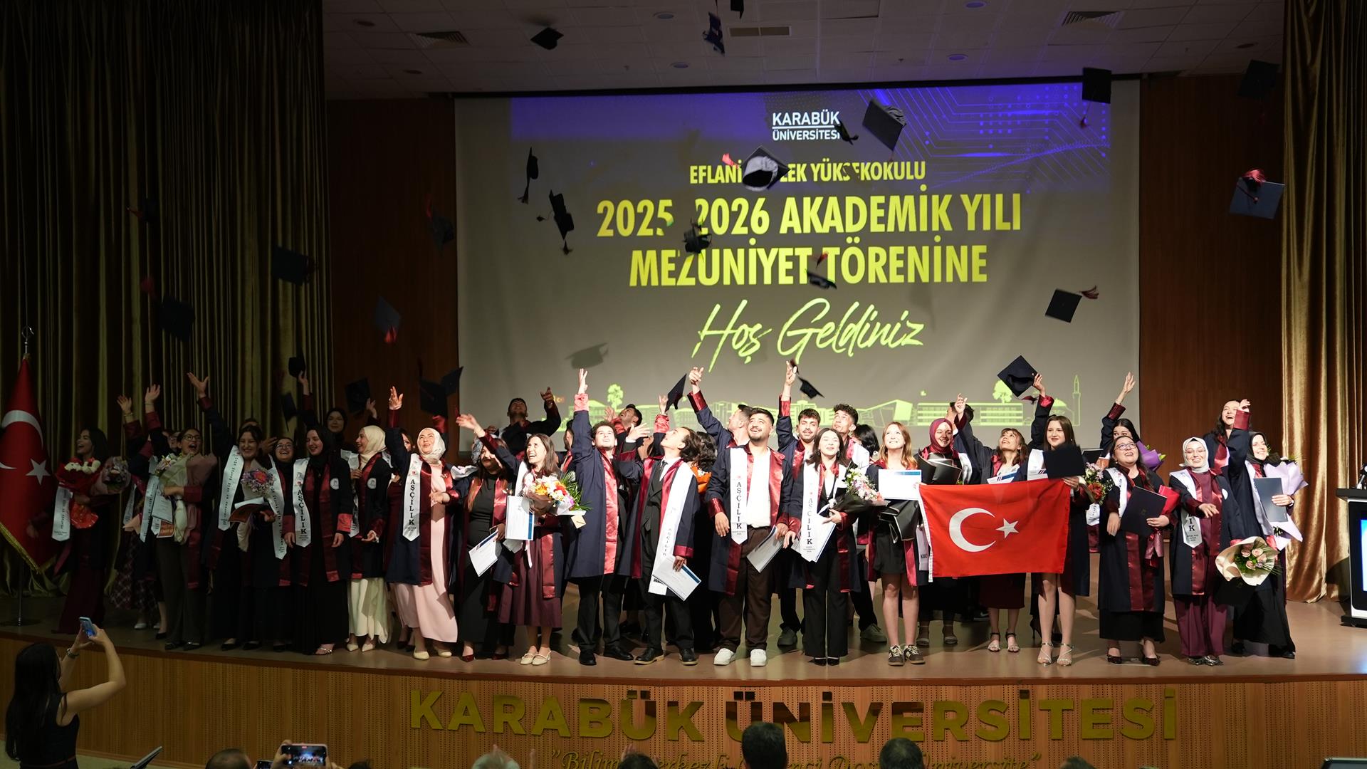 Karabük Üniversitesi Eflani Meslek Yüksekokulunda Mezuniyet Heyecanı