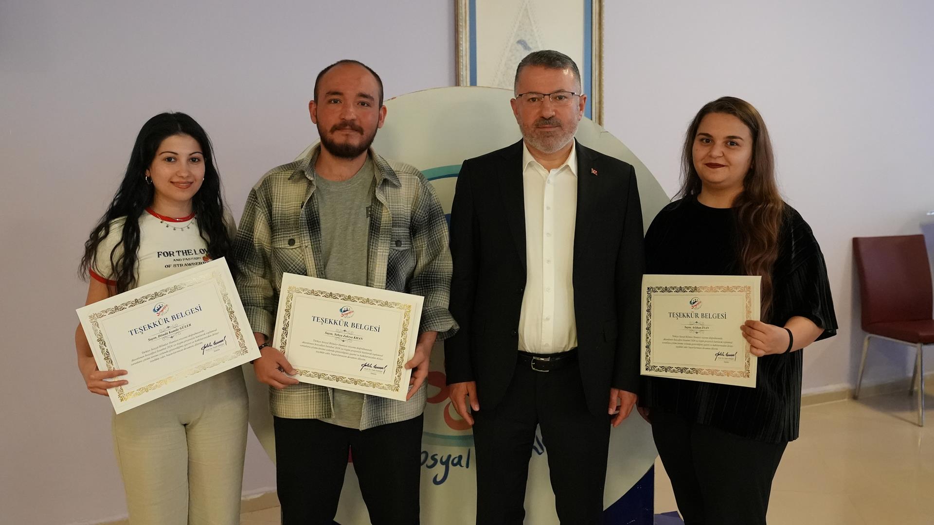 Sosyalfest’e Katkı Sağlayan Akademisyenler ve Proje Temsilcileri Onurlandırıldı