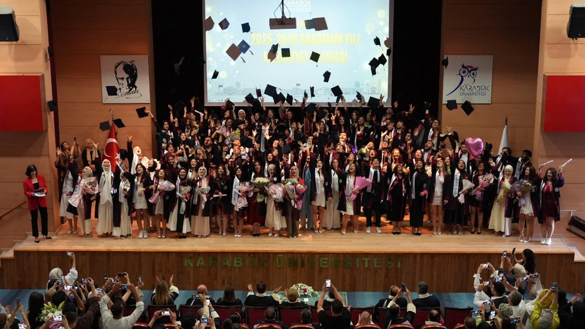 Karabük Üniversitesi İşletme Fakültesi Mezunlarını Uğurladı