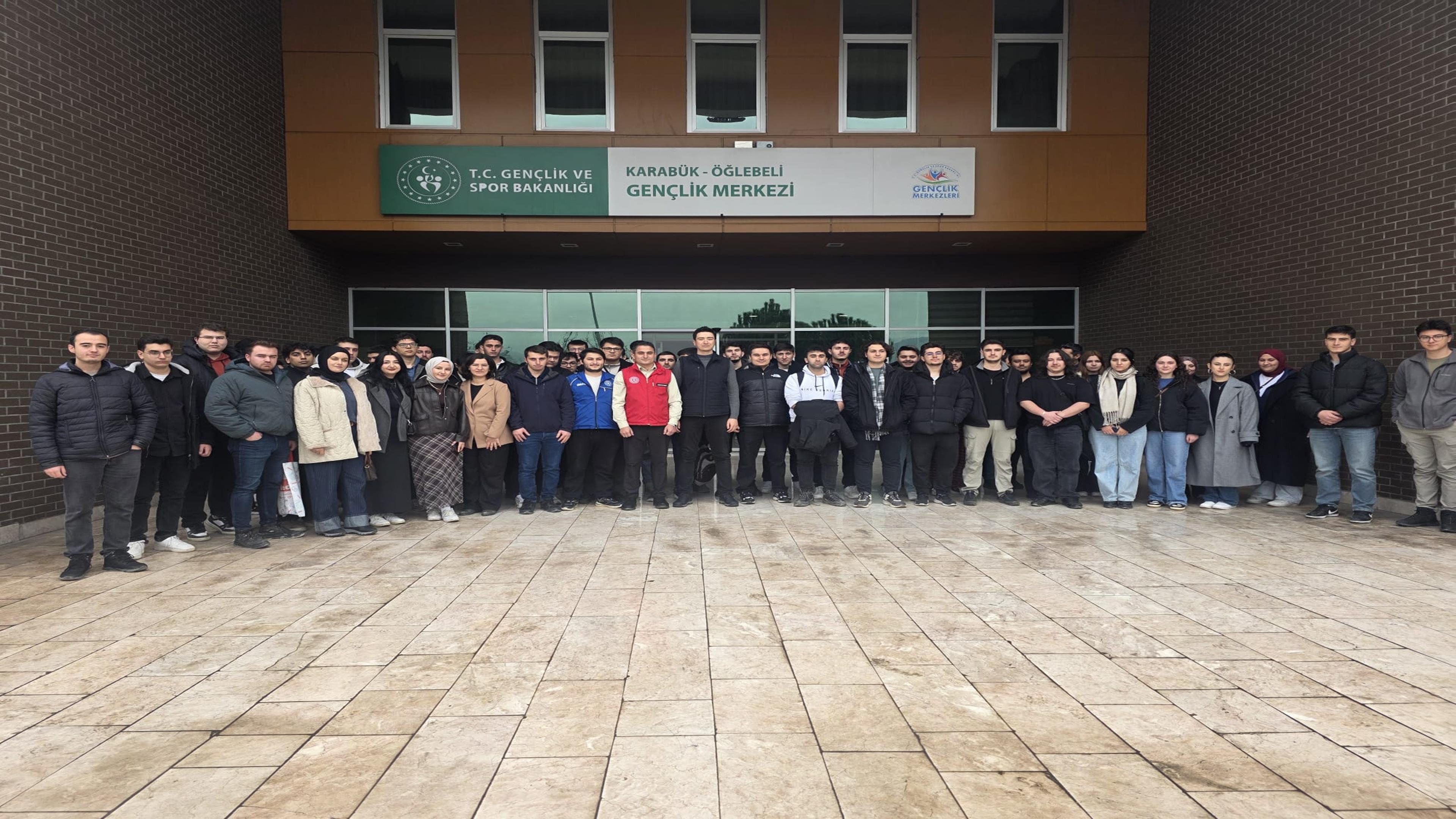 Bilişim Teknolojileri MYO öğrencilerinden Karabük İl Gençlik Merkezine Ziyaret