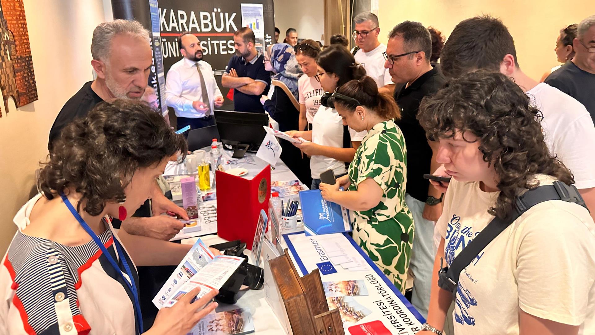 Karabük Üniversitesi Mersin'de Aday Öğrencilerle Buluştu
